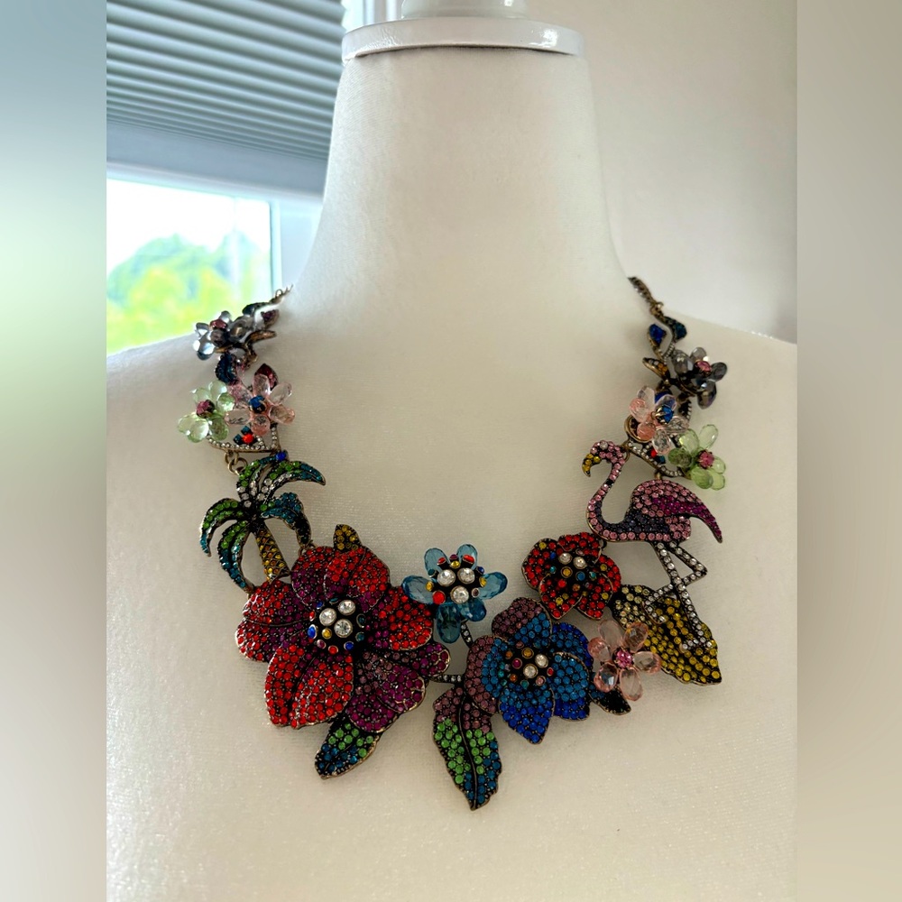 Costume jewelry- glass necklace